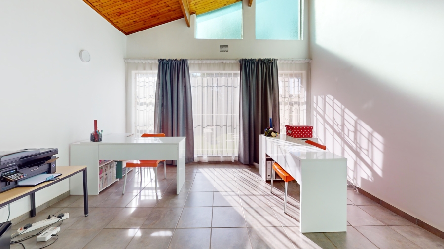 5 Bedroom Property for Sale in Parkrand Gauteng