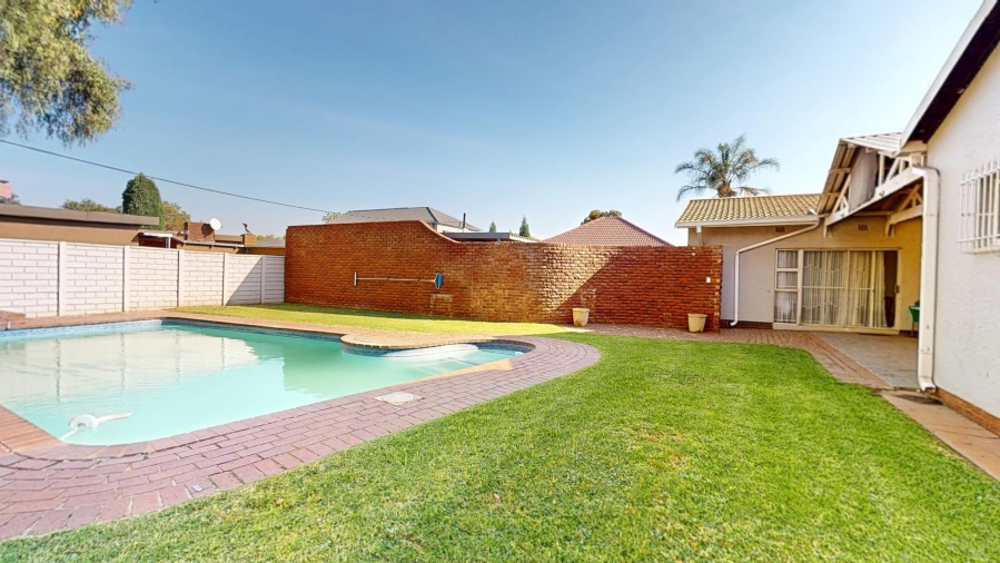 5 Bedroom Property for Sale in Parkrand Gauteng