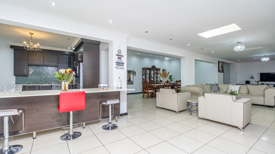 3 Bedroom Property for Sale in Fontainebleau Gauteng