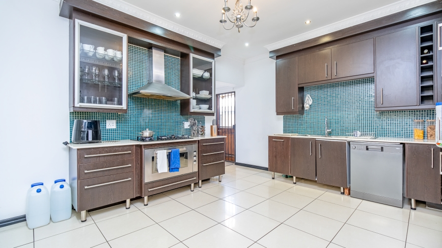 3 Bedroom Property for Sale in Fontainebleau Gauteng