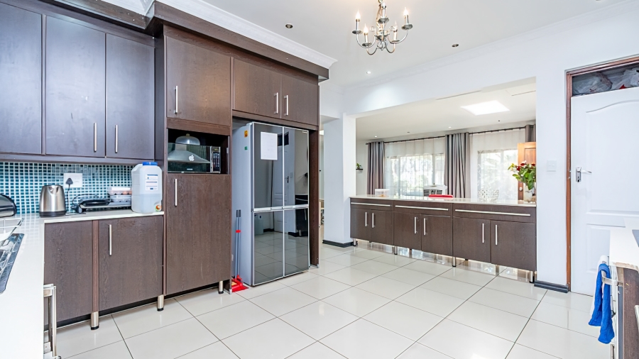 3 Bedroom Property for Sale in Fontainebleau Gauteng