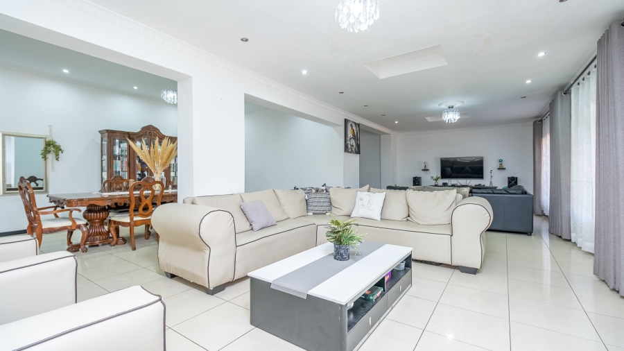 3 Bedroom Property for Sale in Fontainebleau Gauteng