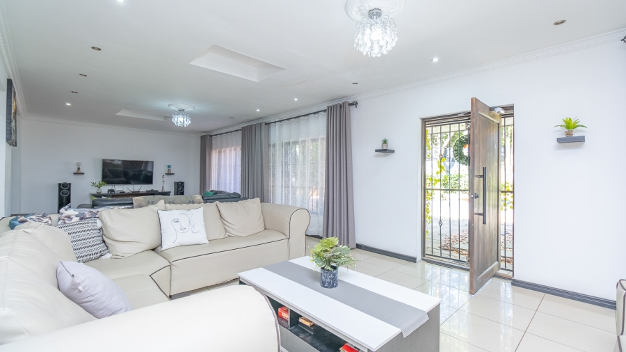 3 Bedroom Property for Sale in Fontainebleau Gauteng