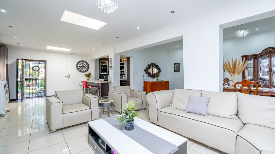 3 Bedroom Property for Sale in Fontainebleau Gauteng