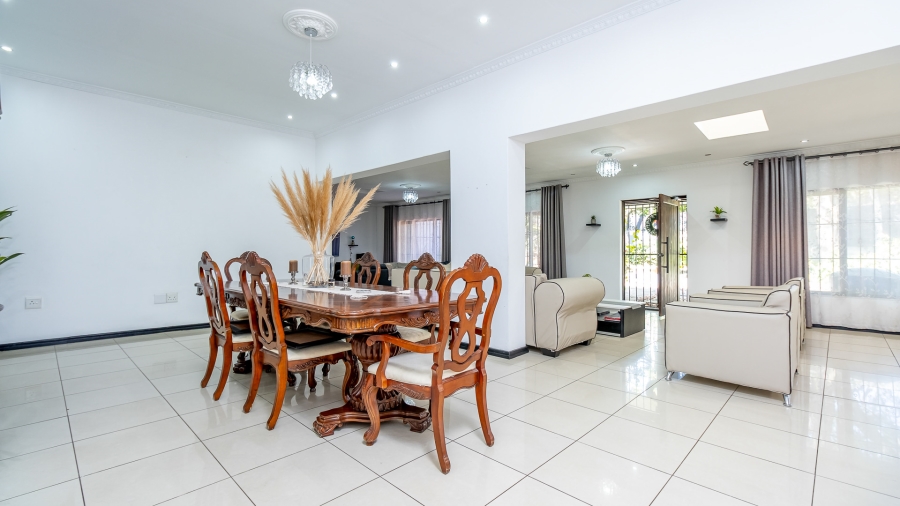 3 Bedroom Property for Sale in Fontainebleau Gauteng