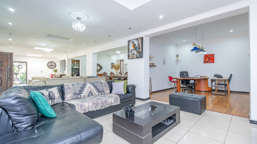 3 Bedroom Property for Sale in Fontainebleau Gauteng