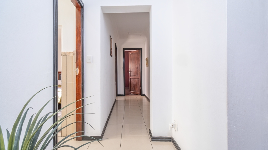 3 Bedroom Property for Sale in Fontainebleau Gauteng