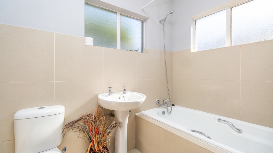 3 Bedroom Property for Sale in Fontainebleau Gauteng