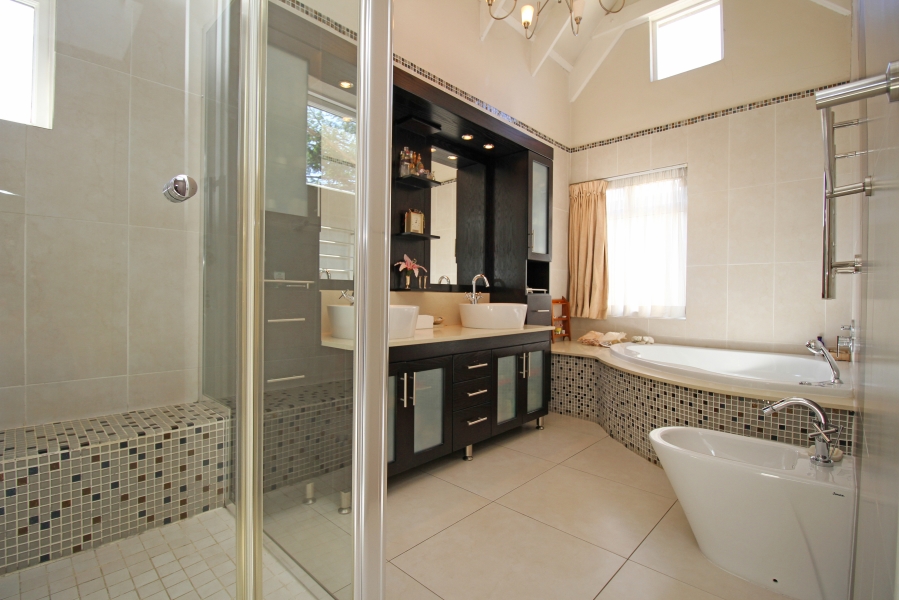 5 Bedroom Property for Sale in Kyalami Estates Gauteng