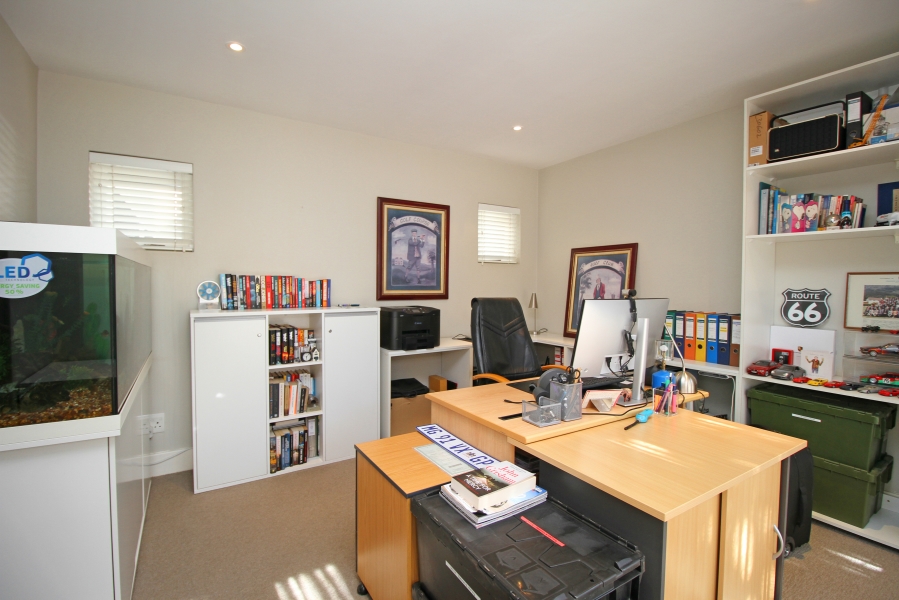 5 Bedroom Property for Sale in Kyalami Estates Gauteng