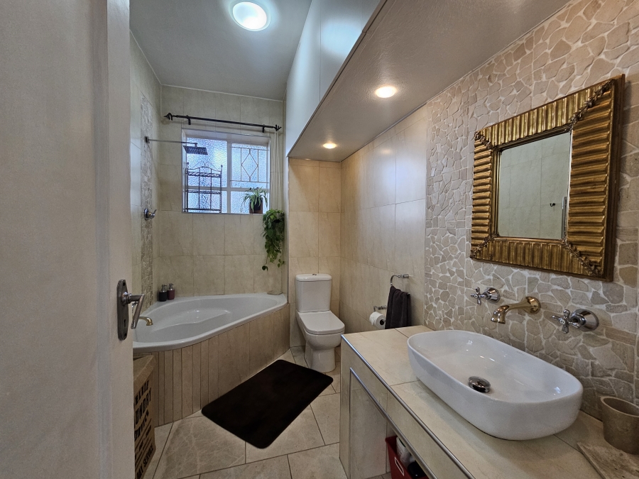 To Let 1 Bedroom Property for Rent in Rosebank Gauteng