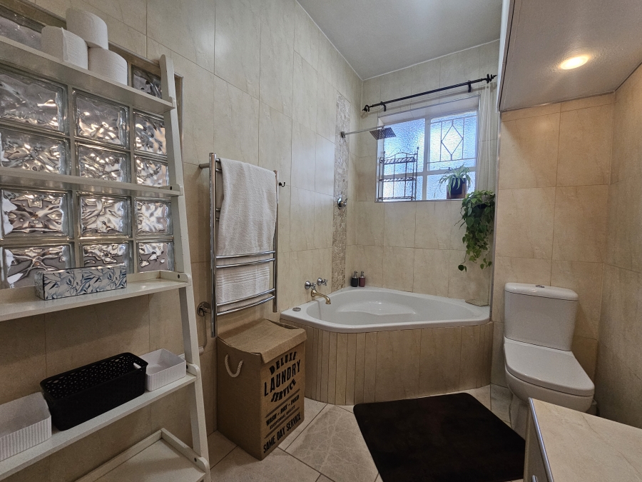 To Let 1 Bedroom Property for Rent in Rosebank Gauteng