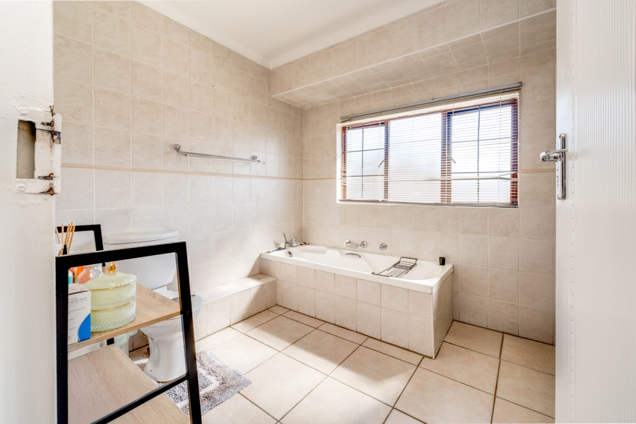 3 Bedroom Property for Sale in Beverley Gauteng