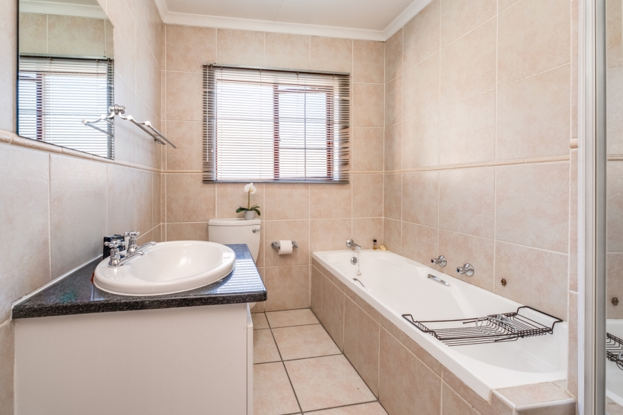 3 Bedroom Property for Sale in Beverley Gauteng