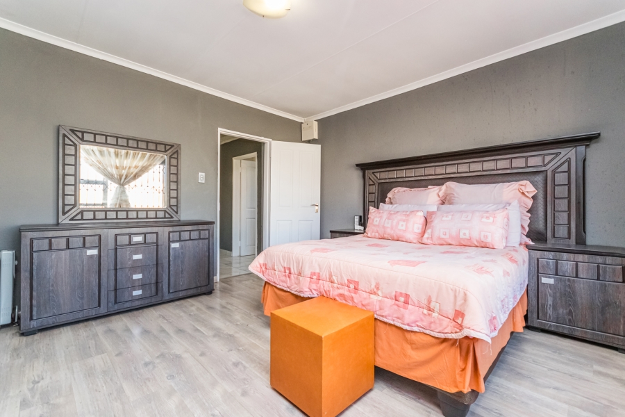 4 Bedroom Property for Sale in Kagiso Gauteng