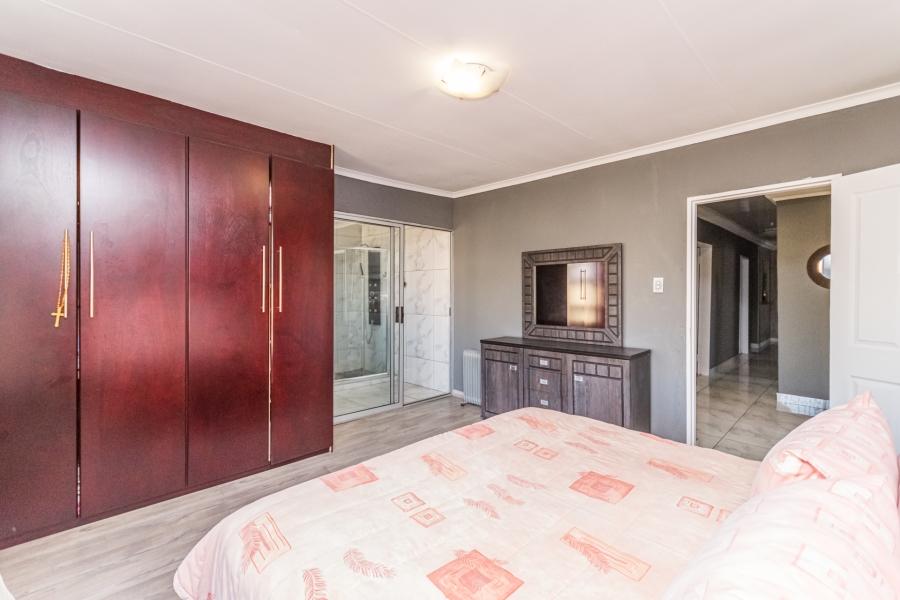 4 Bedroom Property for Sale in Kagiso Gauteng