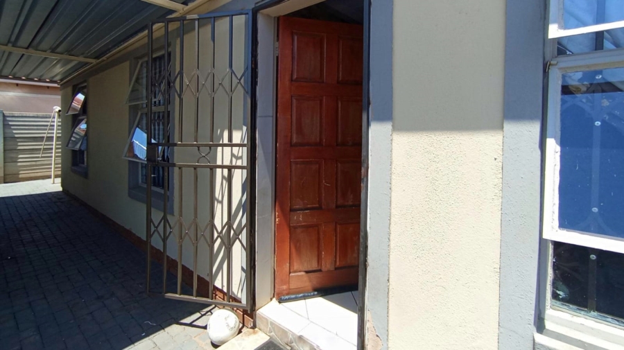 3 Bedroom Property for Sale in Rosslyn Gauteng