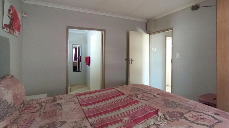 3 Bedroom Property for Sale in Rosslyn Gauteng