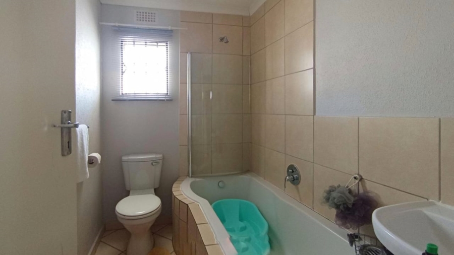 3 Bedroom Property for Sale in Rosslyn Gauteng