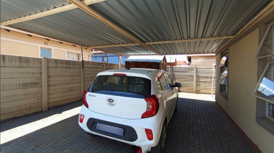 3 Bedroom Property for Sale in Rosslyn Gauteng