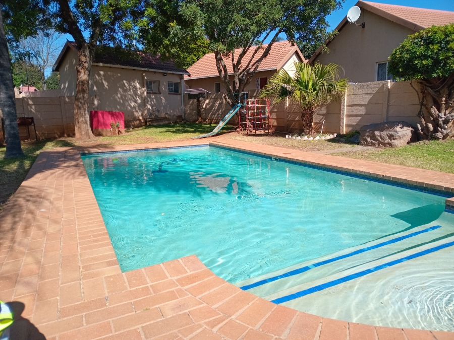 3 Bedroom Property for Sale in Kew Gauteng