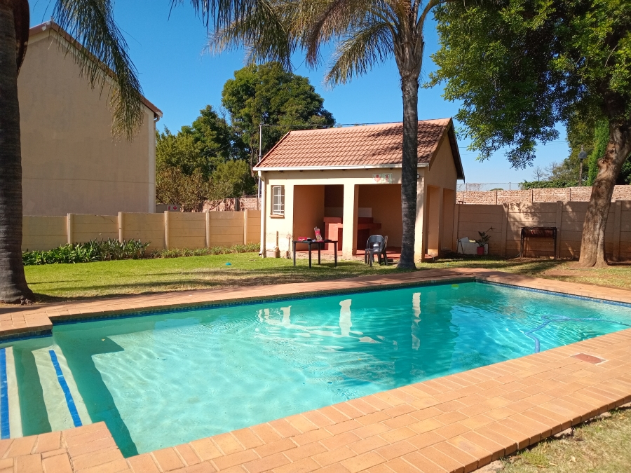 3 Bedroom Property for Sale in Kew Gauteng