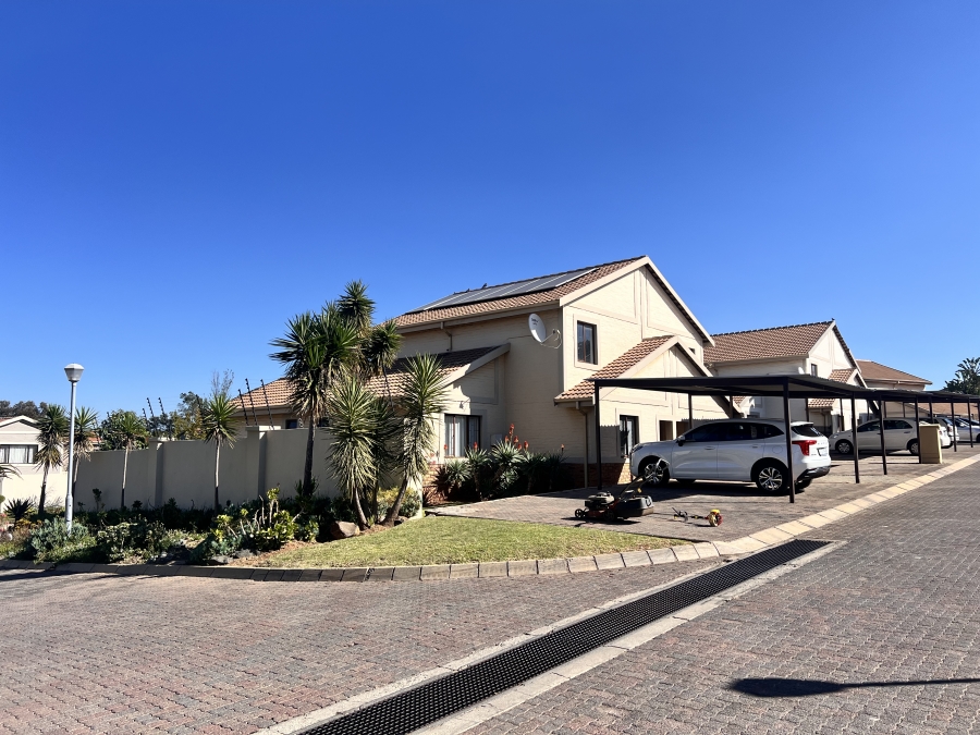 2 Bedroom Property for Sale in Halfway Gardens Gauteng