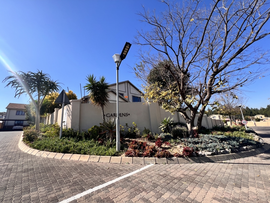 2 Bedroom Property for Sale in Halfway Gardens Gauteng