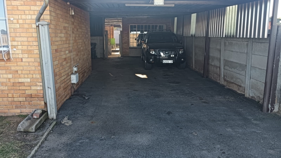 3 Bedroom Property for Sale in Casseldale Gauteng