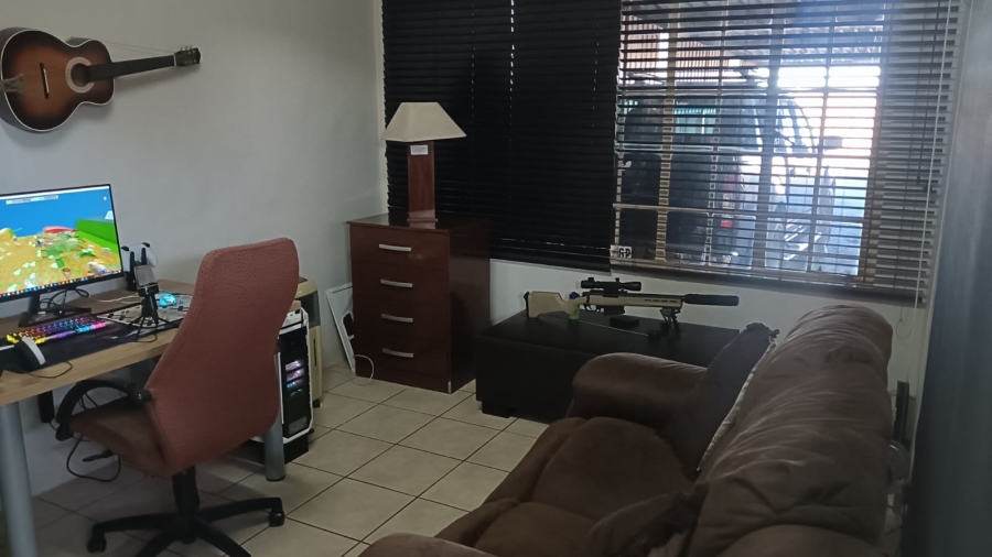 3 Bedroom Property for Sale in Casseldale Gauteng
