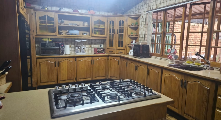 6 Bedroom Property for Sale in Carletonville Central Gauteng