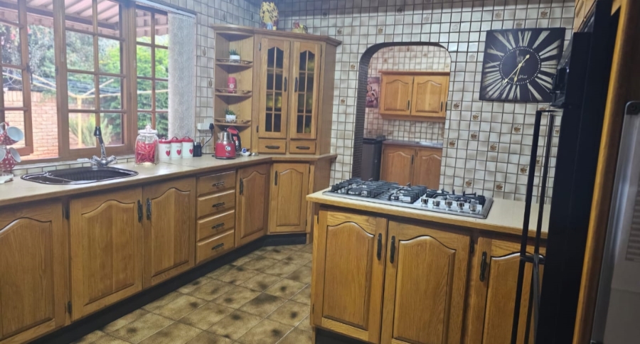 6 Bedroom Property for Sale in Carletonville Central Gauteng