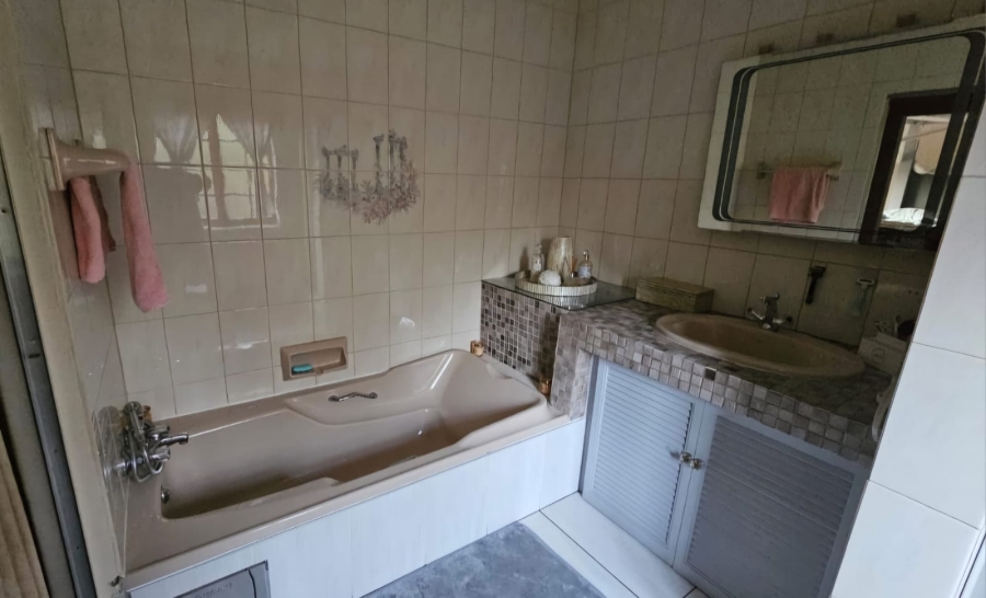 6 Bedroom Property for Sale in Carletonville Central Gauteng