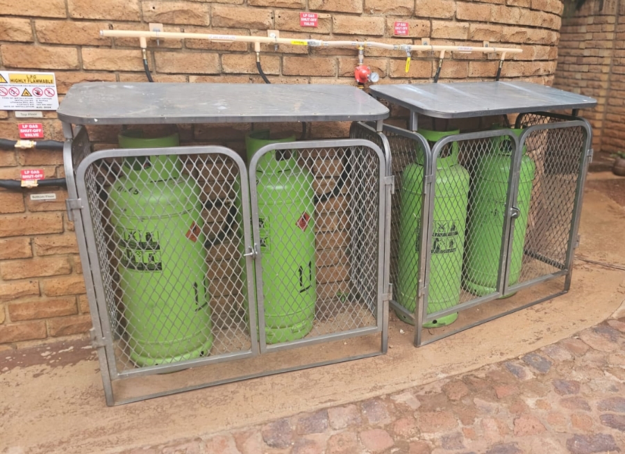 6 Bedroom Property for Sale in Carletonville Central Gauteng