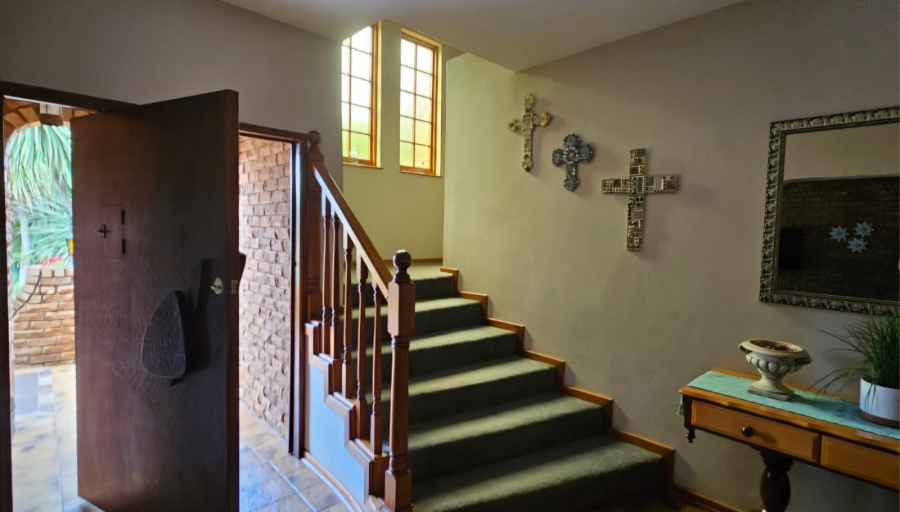 6 Bedroom Property for Sale in Carletonville Central Gauteng