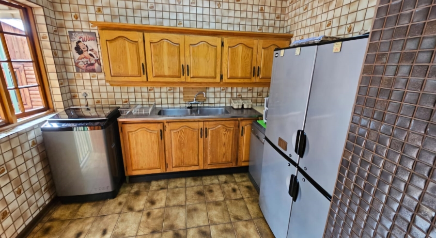 6 Bedroom Property for Sale in Carletonville Central Gauteng