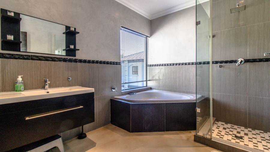 4 Bedroom Property for Sale in Aspen Hills Gauteng