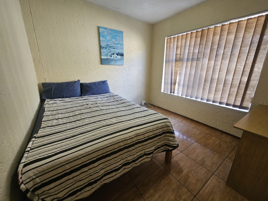To Let 2 Bedroom Property for Rent in Kenmare Gauteng