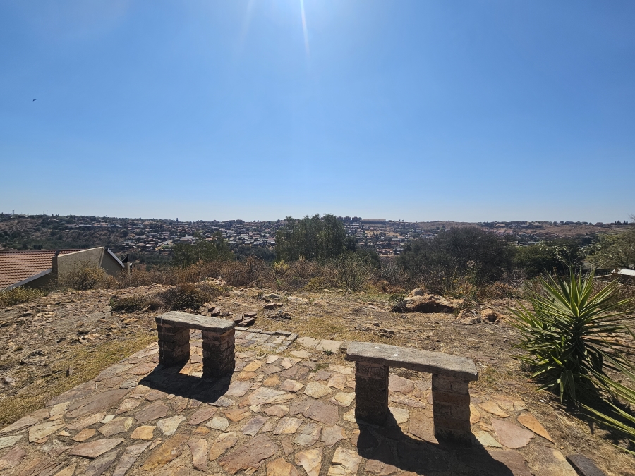 To Let 2 Bedroom Property for Rent in Kenmare Gauteng