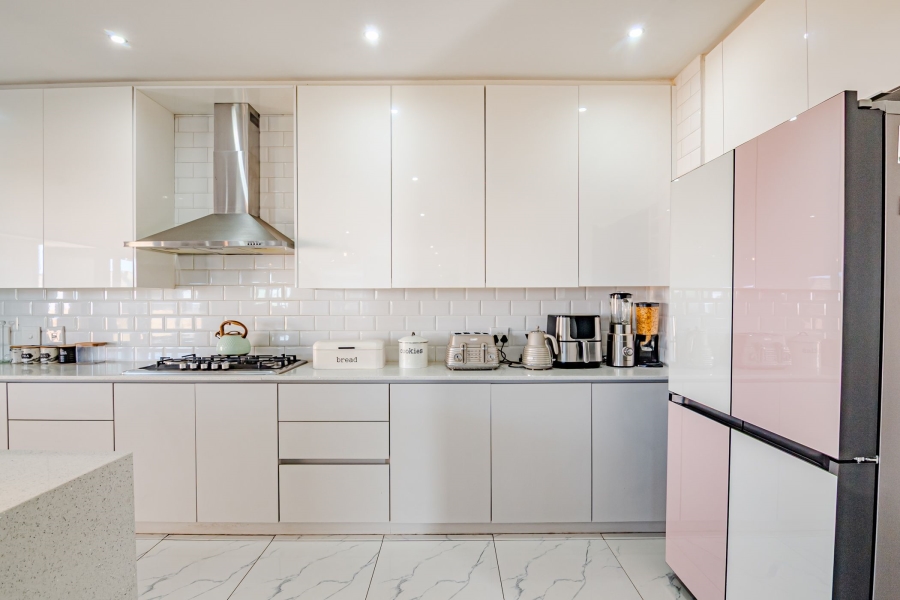 4 Bedroom Property for Sale in Lombardy Estate Gauteng