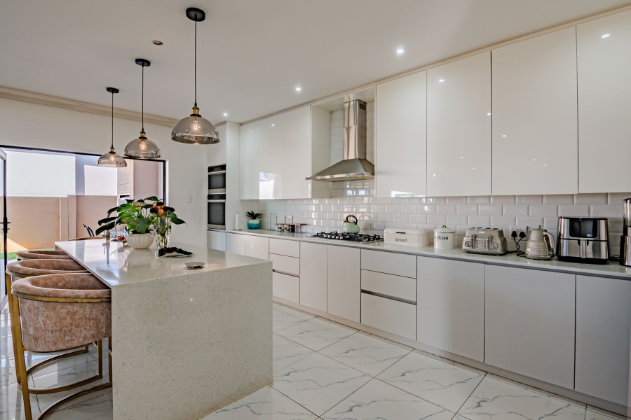 4 Bedroom Property for Sale in Lombardy Estate Gauteng