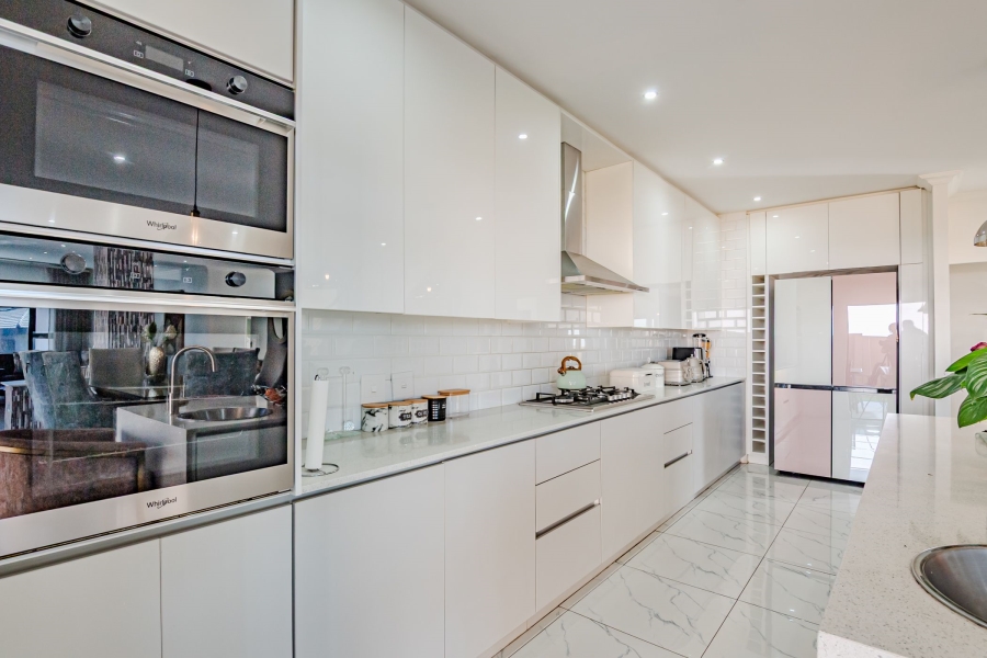 4 Bedroom Property for Sale in Lombardy Estate Gauteng