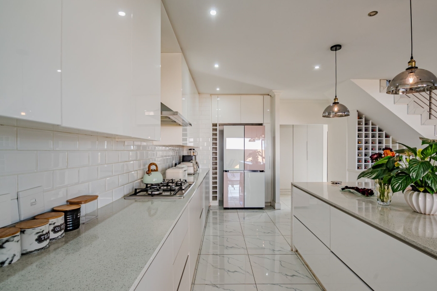 4 Bedroom Property for Sale in Lombardy Estate Gauteng