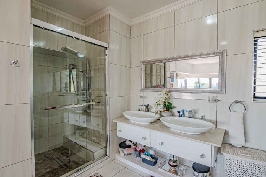 4 Bedroom Property for Sale in Lombardy Estate Gauteng