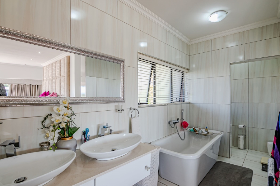 4 Bedroom Property for Sale in Lombardy Estate Gauteng