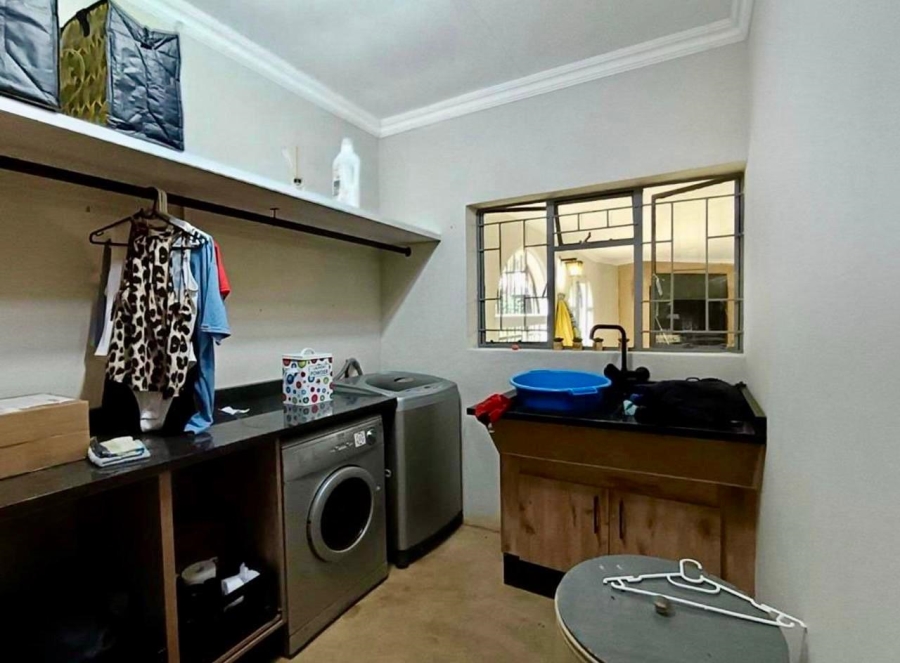 6 Bedroom Property for Sale in Oog Van Boekenhoutskloof Alias Tweefonte Gauteng
