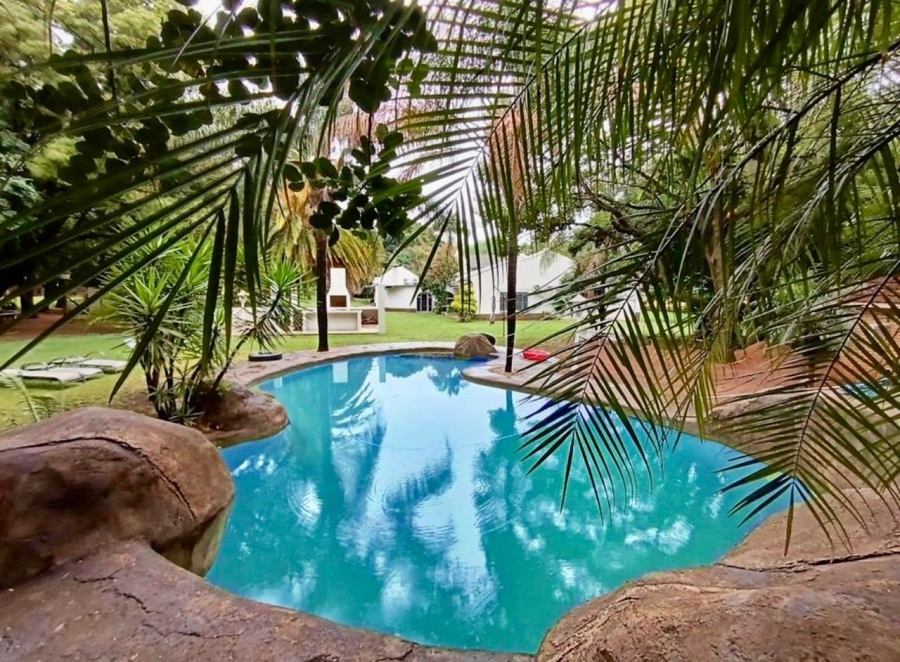 6 Bedroom Property for Sale in Oog Van Boekenhoutskloof Alias Tweefonte Gauteng