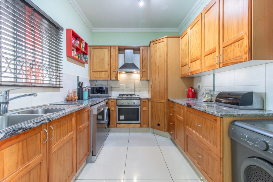 2 Bedroom Property for Sale in Greenstone Hill Gauteng