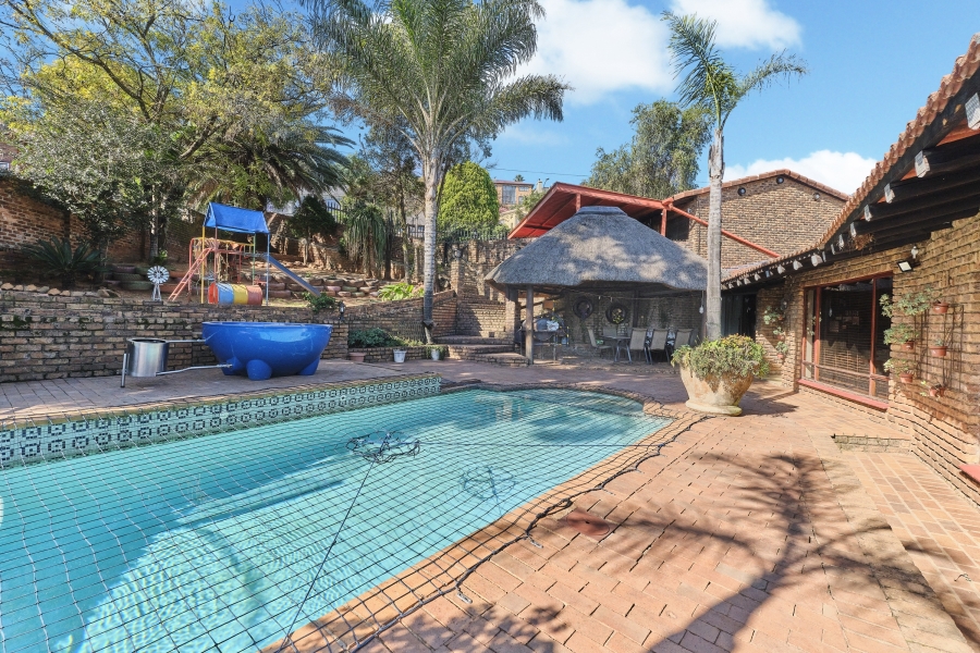 4 Bedroom Property for Sale in Helderkruin Gauteng