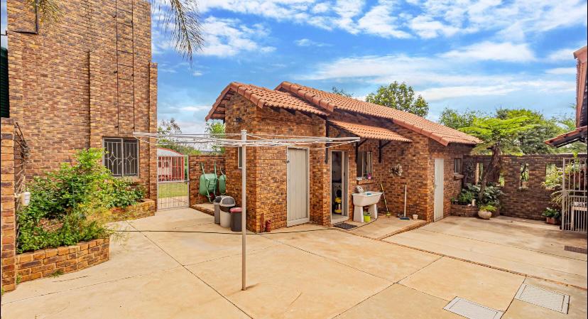 4 Bedroom Property for Sale in Zwavelpoort Gauteng